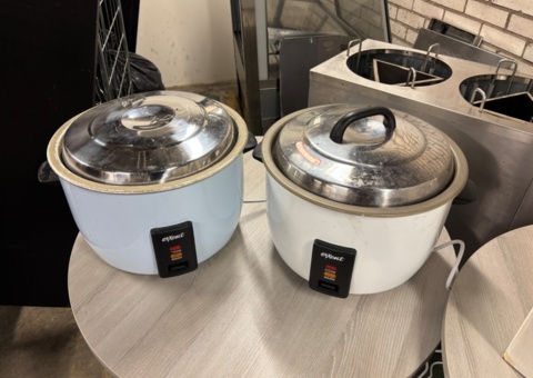 2 rice cookers - Exxent