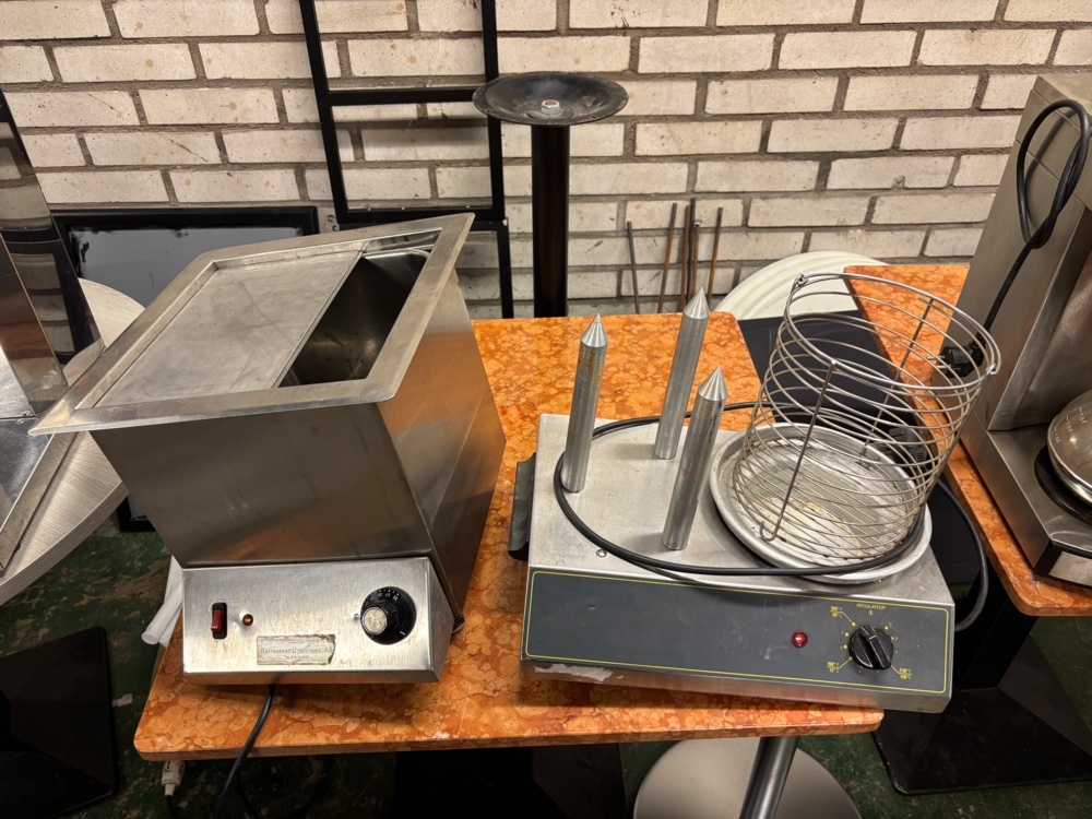 1563307-1 Korvvärmare och korvbrödsvärmare - FKI Fast Food Teknik