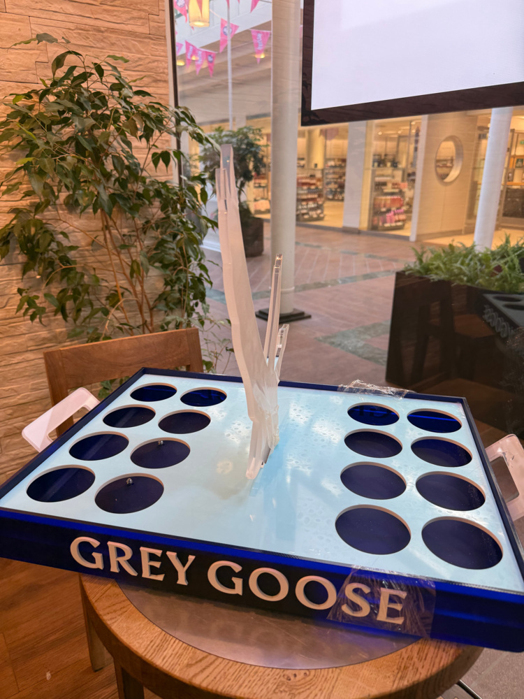1563320-2 Flaskdisplay – Grey Goose