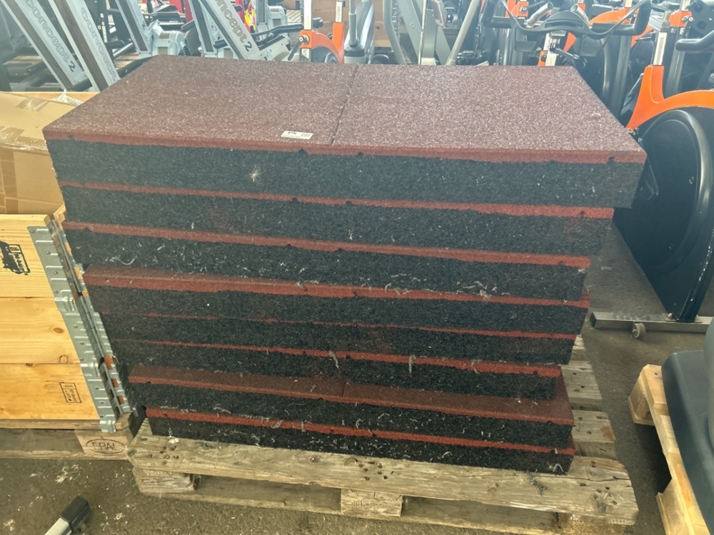 1519244-1 Gym floor – stacked on pallet