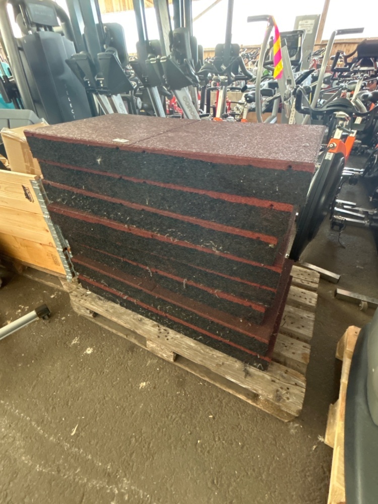 1519244-2 Gym floor – stacked on pallet