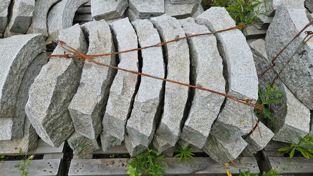 1567173-2 14 pcs Granite curb stone RV2 Radius 0.75m 300x120mm