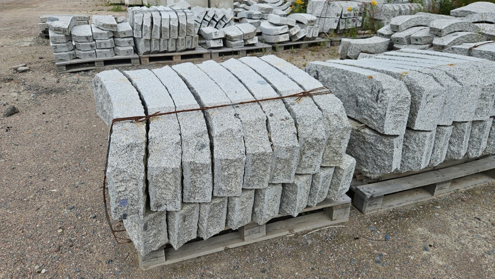 1567174-1 12 pcs Granite curb stone RV2 Radius 1.5m 300x120mm