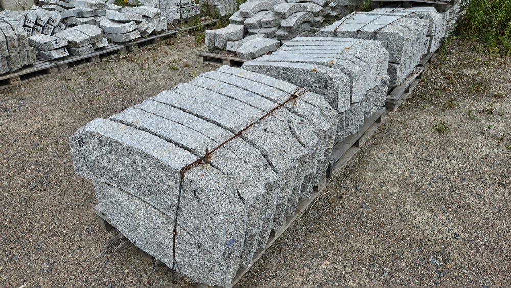 1567175-2 12 pcs Granite curb stone RV2 Radius 1.5m 300x120mm