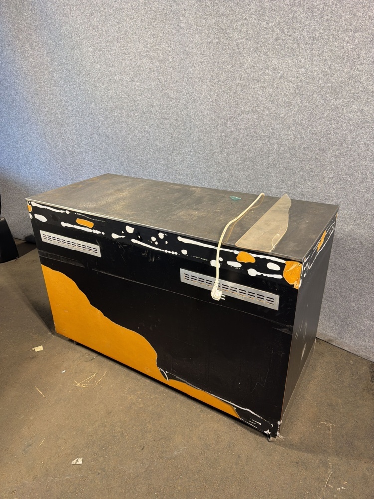 1533191-2 Refrigerated counter on wheels