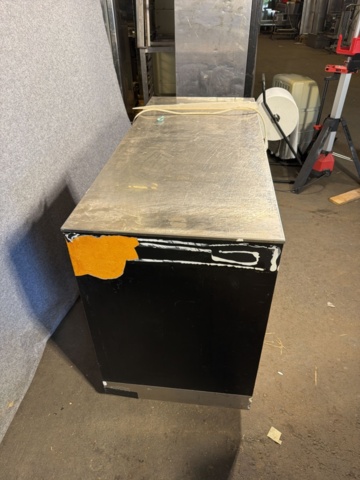 1533191-4 Kylbänk på hjul