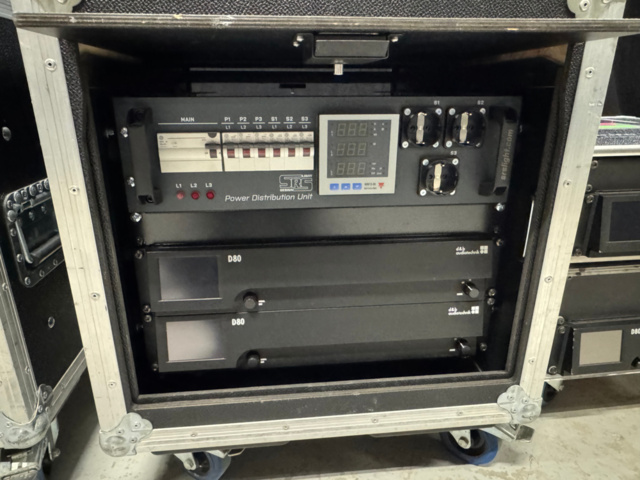 1535903-10 PA-system med line array-högtalare och slutsteg – d&b  Y8 / Y12 / Y-SUB / D80