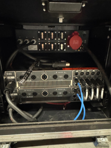 1535903-12 PA-system med line array-högtalare och slutsteg – d&b  Y8 / Y12 / Y-SUB / D80