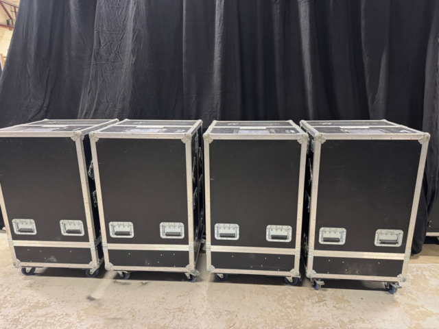 1535903-4 PA-system med line array-högtalare och slutsteg – d&b  Y8 / Y12 / Y-SUB / D80
