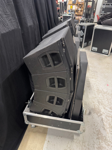 1535903-3 PA-system med line array-högtalare och slutsteg – d&b  Y8 / Y12 / Y-SUB / D80