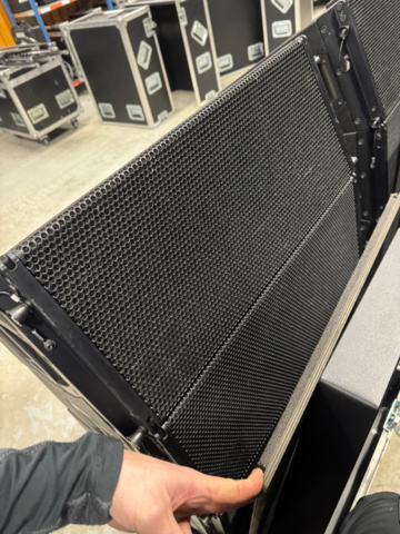 1535903-6 PA-system med line array-högtalare och slutsteg – d&b  Y8 / Y12 / Y-SUB / D80