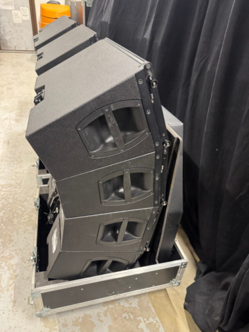 1535903-5 PA-system med line array-högtalare och slutsteg – d&b  Y8 / Y12 / Y-SUB / D80