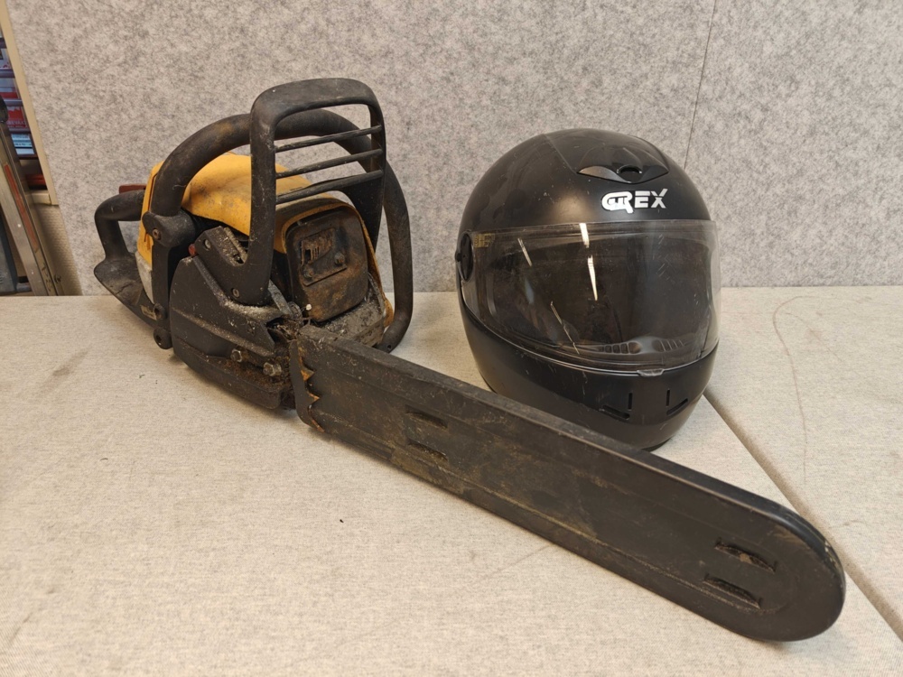 1546540-1 Motorsåg och MC Hjälm