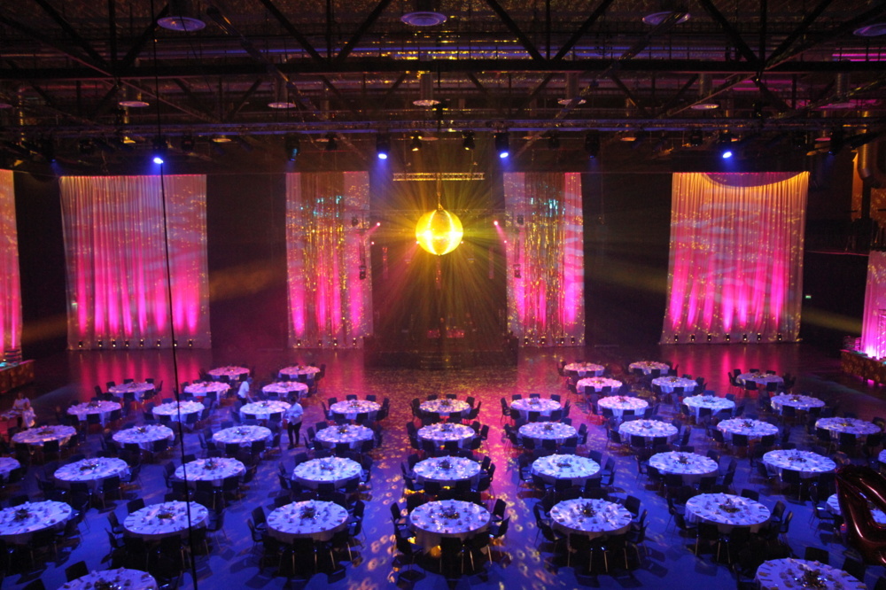 1535904-1 200 cm mirror ball in Amptown case with DMX motor