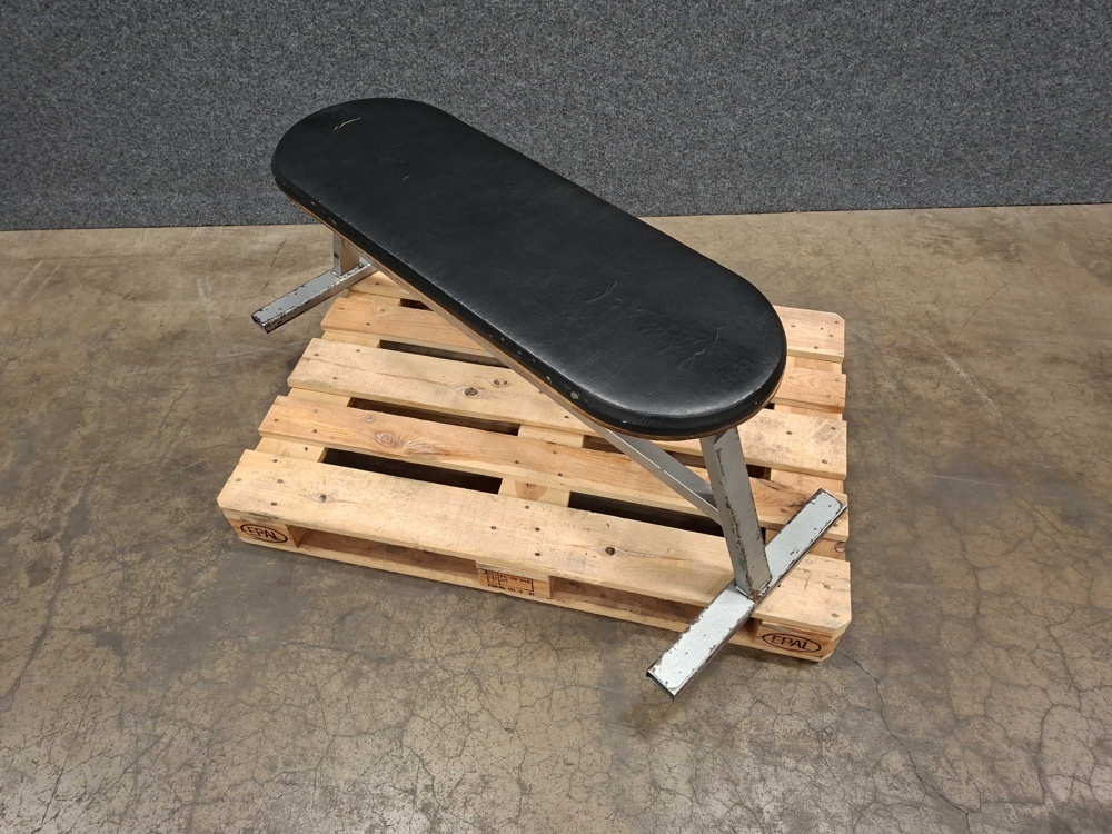 1567561-2 Exercise bench