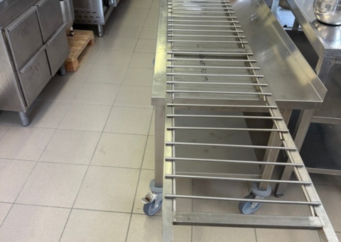 Pot rack with loose wire shelves including brackets