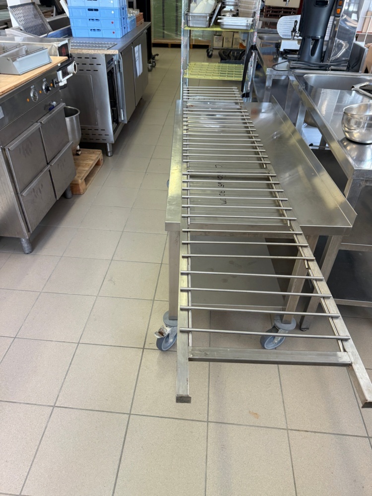 1141030-1 Pot rack with loose wire shelves including brackets