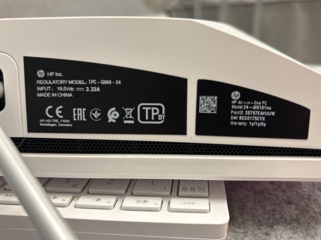 1529471-4 All-in-One PC with accessories - HP 24-df0101no