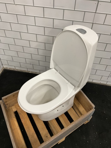 1473600-6 Toilet seat - IFÖ sign