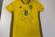 1308574 Signed football shirt Sweden -2018