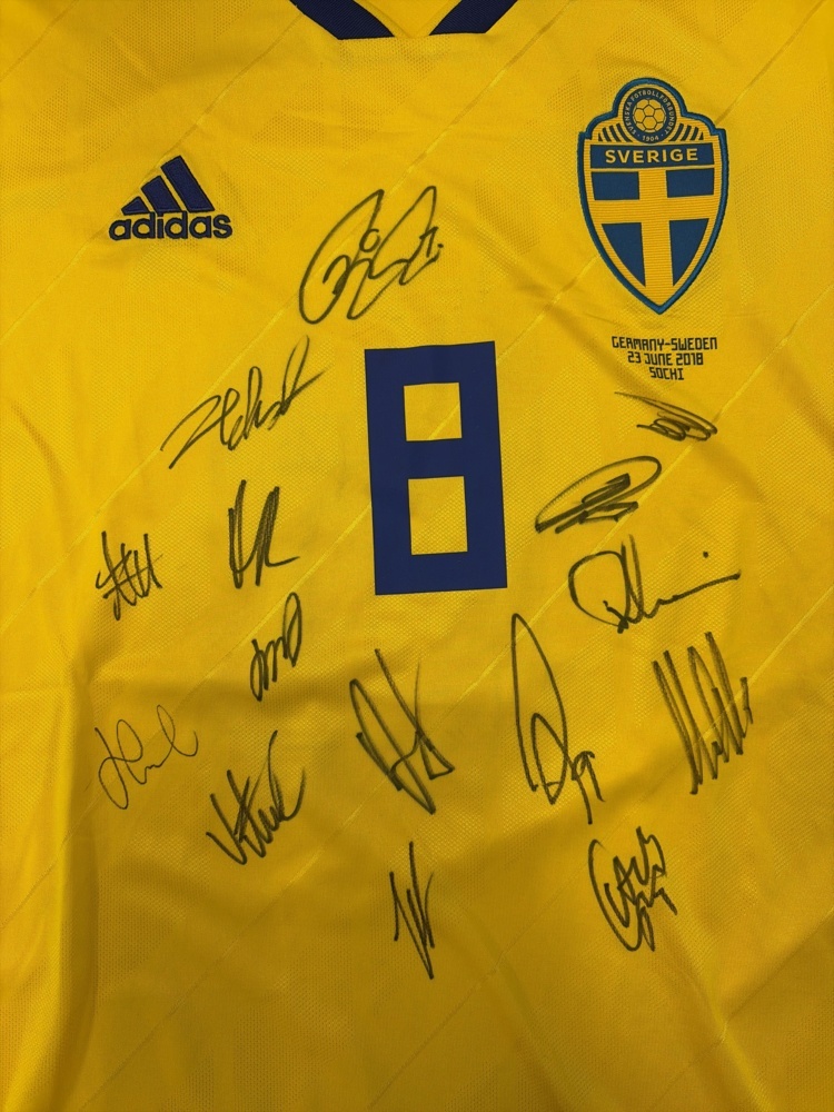 1308574-2 Signerad fotbollströja Sverige -2018