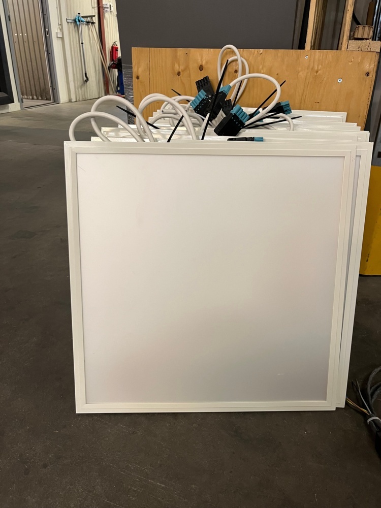 1568378-1 45 st GE Lighting / Tungsram LED Edgelit Panel Premium