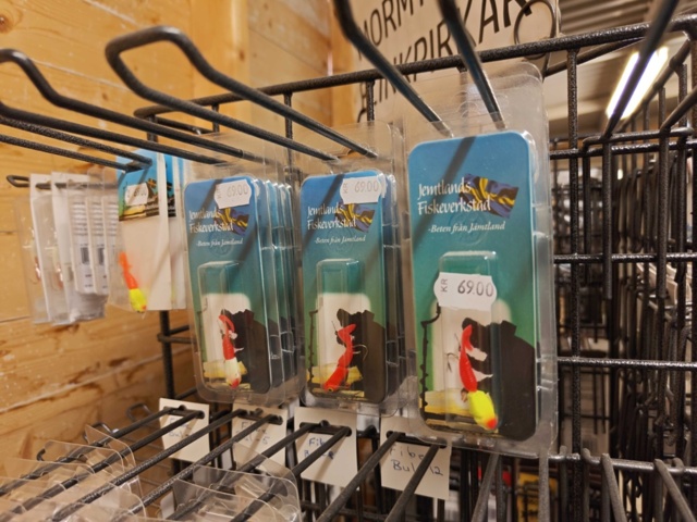 1485524-3 Collection of various fishing lures and fishing accessories