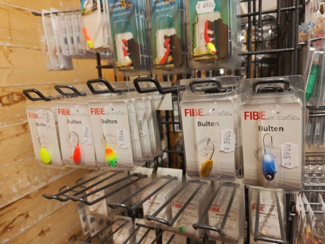 1485524-4 Collection of various fishing lures and fishing accessories