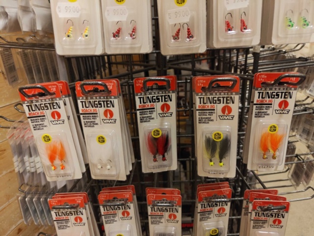 1485524-29 Collection of various fishing lures and fishing accessories