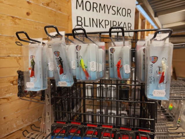 1485524-33 Collection of various fishing lures and fishing accessories