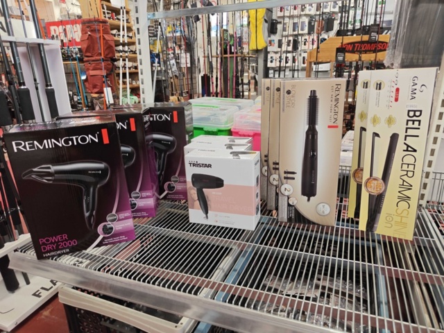 1485550-1 Collection of hair dryers, hot air brushes and straighteners - Remington, Tristar, etc.