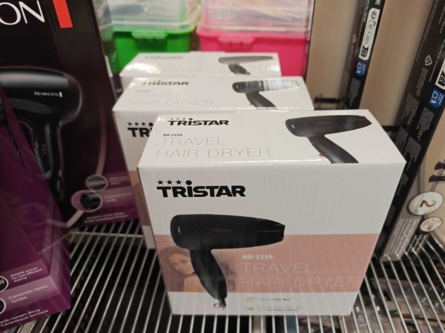 1485550-4 Collection of hair dryers, hot air brushes and straighteners - Remington, Tristar, etc.