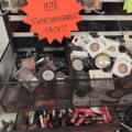 1485554-4 Collection of various beauty items, hair care, etc.