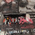 1485554-5 Collection of various beauty items, hair care, etc.