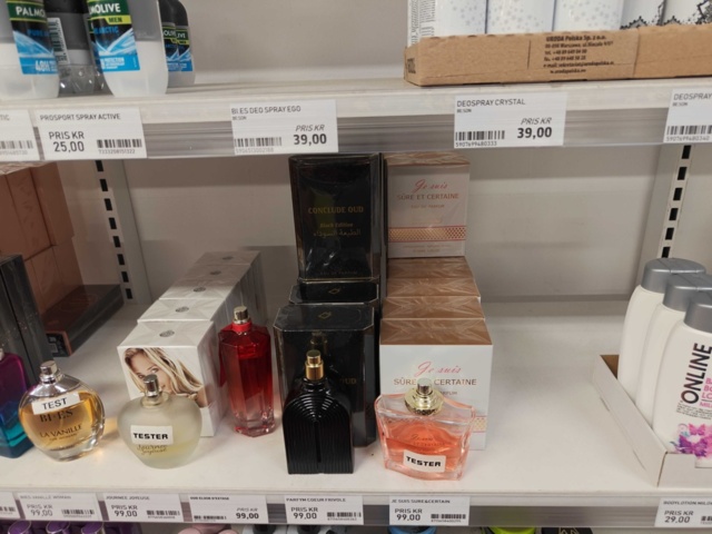1485554-16 Collection of various beauty items, hair care, etc.