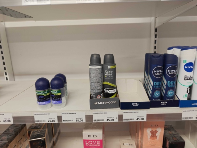 1485554-20 Collection of various beauty items, hair care, etc.