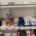 1485554-25 Collection of various beauty items, hair care, etc.