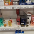 1485554-26 Collection of various beauty items, hair care, etc.