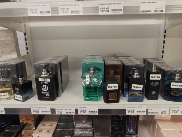 1485554-30 Collection of various beauty items, hair care, etc.