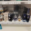 1485554-31 Collection of various beauty items, hair care, etc.