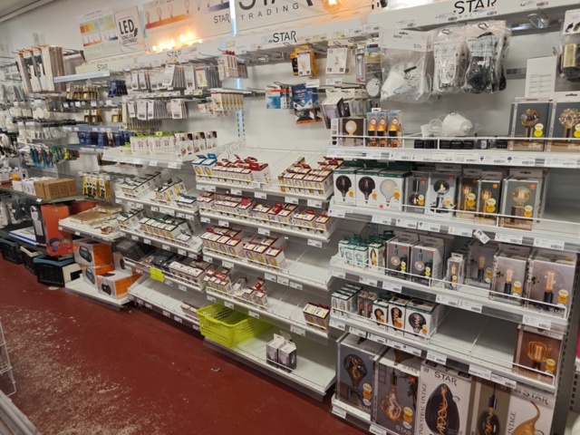 1485556-1 Lot of electrical items - lighting, batteries and electrical accessories