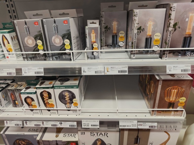 1485556-6 Lot of electrical items - lighting, batteries and electrical accessories