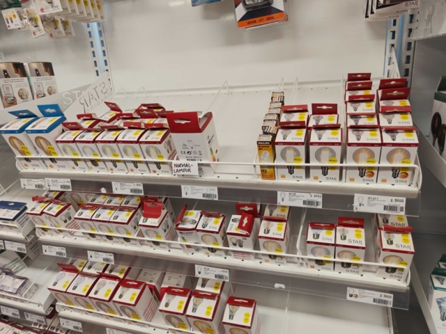 1485556-10 Lot of electrical items - lighting, batteries and electrical accessories