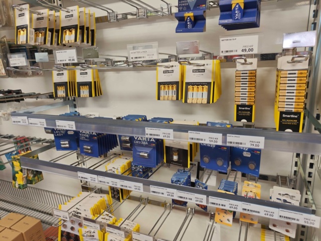 1485556-18 Lot of electrical items - lighting, batteries and electrical accessories