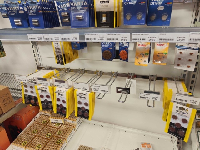 1485556-19 Lot of electrical items - lighting, batteries and electrical accessories
