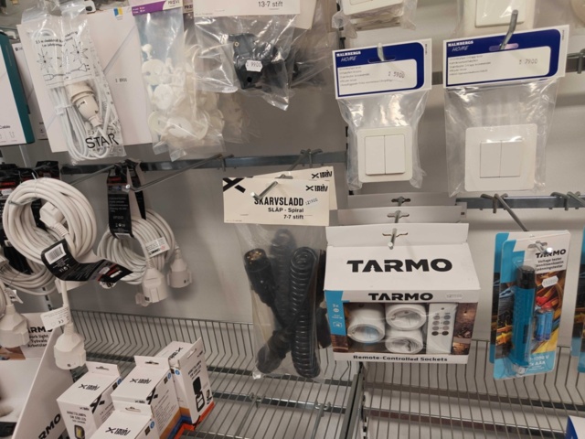 1485556-29 Lot of electrical items - lighting, batteries and electrical accessories