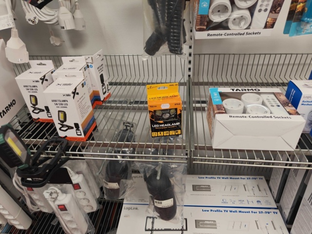 1485556-30 Lot of electrical items - lighting, batteries and electrical accessories