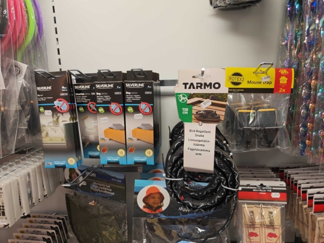 1485557-26 Parti med diverse trädgårdstillbehör, cyckeltillbehör, camping m.m.