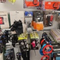 1485557-34 Parti med diverse trädgårdstillbehör, cyckeltillbehör, camping m.m.