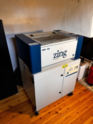 1529896-3 Lasergravyrmaskin med filter, luftpump, dator och tillbehör - Epilog Zing 16 - 2014